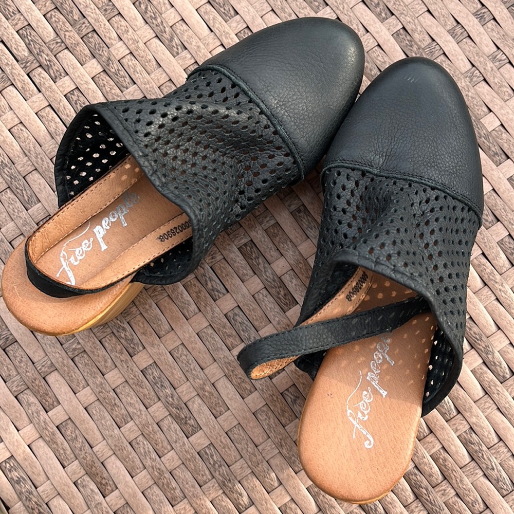Free People Sling back clogs/miles